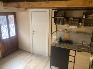 A kitchen or kitchenette at L'angolo nascosto