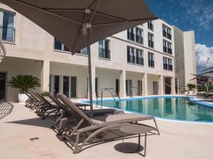 Swimmingpoolen hos eller tæt på Royal Rose Apartment