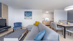 Et opholdsområde på Royal Rose Apartment