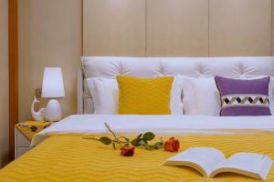Postel nebo postele na pokoji v ubytování 柃居 B&B - Suzhou Center Apartment