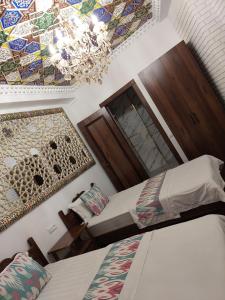 Кровать или кровати в номере Hotel Gulnaraxanum Boutique This hotel is nearby the center of the old city Every room decorated in the unique style