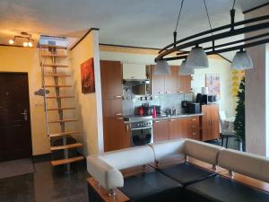 a living room with a couch and a kitchen at Krk - Kroatien - direkt am Wasser in Čižići