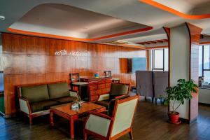 Zona d'estar a Himalayan Front Hotel by KGH Group