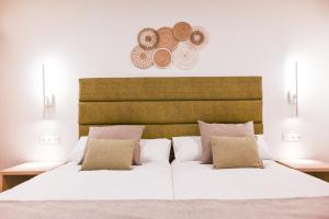 Posteľ alebo postele v izbe v ubytovaní HL Miraflor Suites Hotel