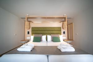 Posteľ alebo postele v izbe v ubytovaní HL Miraflor Suites Hotel