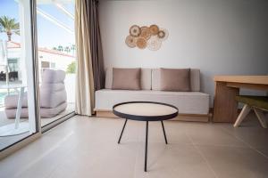 Posedenie v ubytovaní HL Miraflor Suites Hotel