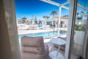 Bazén v ubytovaní HL Miraflor Suites Hotel alebo v jeho blízkosti