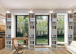 Perpustakaan di hotel