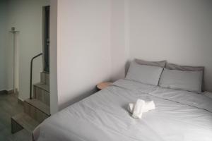 Uma cama ou camas num quarto em AL-Bash