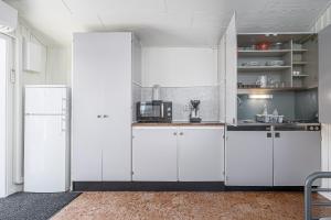 Kuchyň nebo kuchyňský kout v ubytování Husdjursvänlig semesterstuga Lillaskogen + 6 fotografií