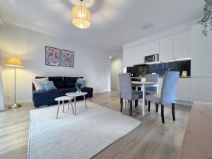 Kuchnia lub aneks kuchenny w obiekcie Apartamenty "Bastion Wałowa'' Q4Apartments