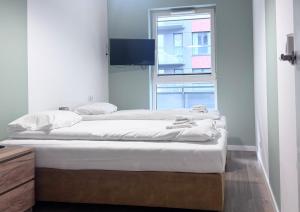 Łóżko lub łóżka w pokoju w obiekcie Apartamenty "Bastion Wałowa'' Q4Apartments