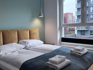 Łóżko lub łóżka w pokoju w obiekcie Apartamenty "Bastion Wałowa'' Q4Apartments
