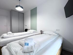 Łóżko lub łóżka w pokoju w obiekcie Apartamenty "Bastion Wałowa'' Q4Apartments