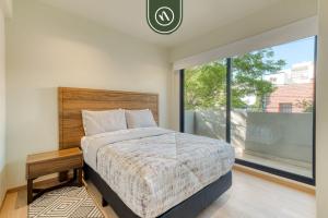 Katil atau katil-katil dalam bilik di Centric 2 BR Condo in the Heart Roma Norte