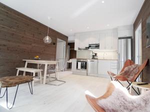 ครัวหรือมุมครัวของ Chalet with sauna, JÄRVSÖ