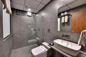Phòng tắm tại Soil to Soul Trinity Hotel - A Boutique Stay