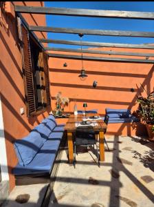 a patio with a table and chairs on a building at Casa Moni con Vistas al Mar in Playa de Santiago
