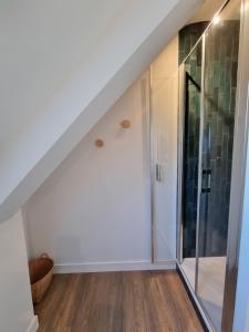 Koupelna v ubytování CAP MARIN DE LANCIEUX charmante et spacieuce à 50 m de la plage + 40 fotografií