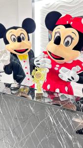 two stuffed animals are sitting on top of a counter at Hotel Oaza in Kikinda