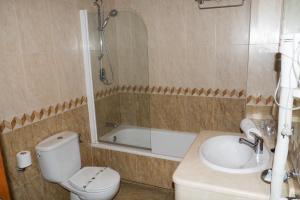 Ein Badezimmer in der Unterkunft Hotel Oasis Familiar