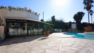 Basen w obiekcie Appartement 556, Vue Mer et piscine By Palmazur Vacances lub w pobliżu
