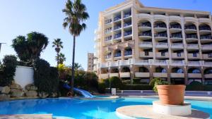 Basen w obiekcie Appartement 556, Vue Mer et piscine By Palmazur Vacances lub w pobliżu