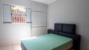 Una cama o camas en una habitación de Chacara com piscina, area gourmet equipada e Wi-Fi