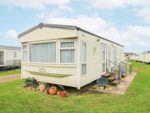 a white caravan parked in a yard at 120 Caravan in Great Yarmouth