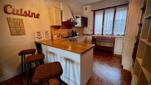 a kitchen with a counter and two stools at Este Stay in Este