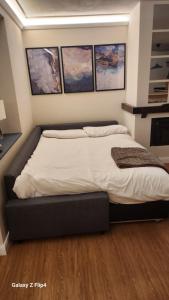 Postel nebo postele na pokoji v ubytování appartamento comfort Malpensa check in h 24 posto auto privato