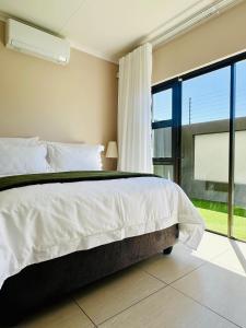 Ένα ή περισσότερα κρεβάτια σε δωμάτιο στο The Onyx Luxury Apartment