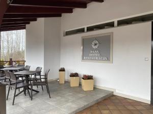 Restauracja lub miejsce do jedzenia w obiekcie Pass Hotel
