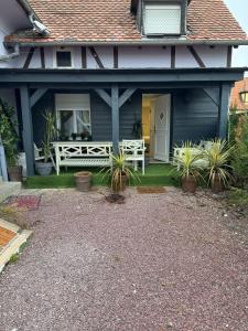 Κήπος έξω από το Appartement F1 meublé Duplex étage 1