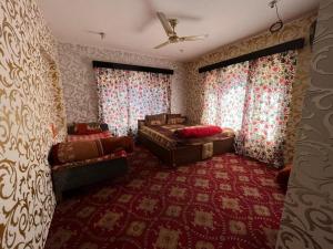 Istumisnurk majutusasutuses Hotel Kashmir Heaven