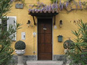 The facade or entrance of La casa tra i vigneti