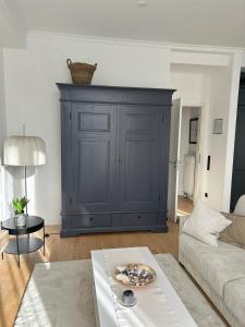 a living room with a large gray wall at Kaiserhof Apartment 14 in Wangerooge