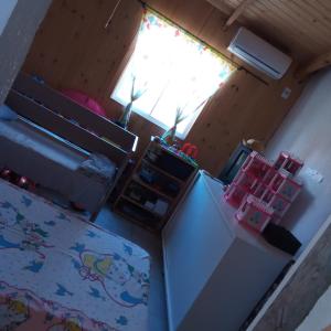 サン・ガブリエウにあるFelipeの冷蔵庫付きのキッチンのオーバーヘッドビュー