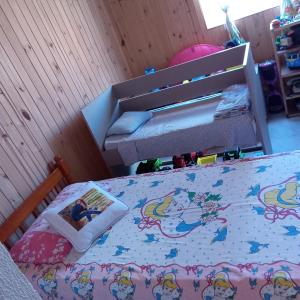 サン・ガブリエウにあるFelipeの子供用ベッドルーム(ディズニーベッド付)