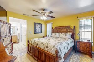 Postel nebo postele na pokoji v ubytování Cape Escape + 23 fotografií