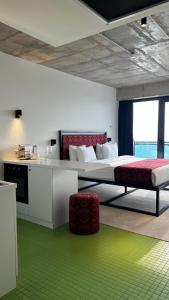 Postel nebo postele na pokoji v ubytování Kartuli Hotel