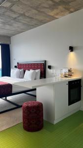 Postel nebo postele na pokoji v ubytování Kartuli Hotel