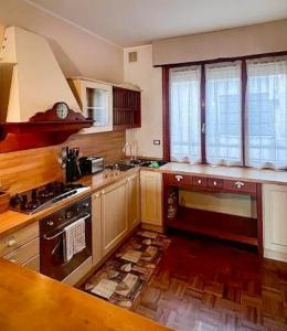Kuchyň nebo kuchyňský kout v ubytování Este Stay + 20 fotografií