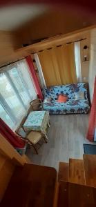 an overhead view of a room with a bed and a table at Tiny House lumineuse et ressourçant in Le Brusquet