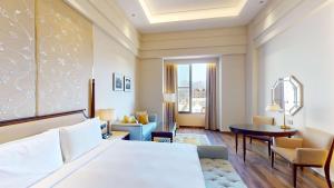 Ένα ή περισσότερα κρεβάτια σε δωμάτιο στο Radisson Collection Hotel & Spa, Riverfront Srinagar