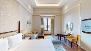 Χώρος καθιστικού στο Radisson Collection Hotel & Spa, Riverfront Srinagar