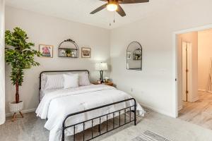a bedroom with a bed and a ceiling fan at 9 Mi to Dtwn Fayetteville Condo with Pool Access! in Hope Mills +18 photos