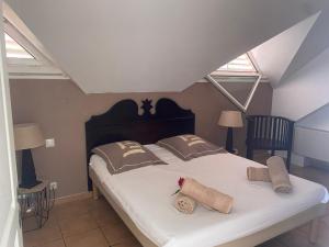 Llit o llits en una habitació de Kaza douce logement 2 chambres dans un village vacance