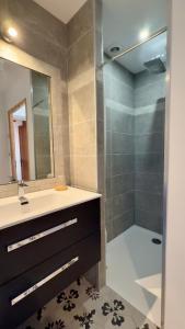 a bathroom with a sink and a shower at les balcons de Serre-Poncon in Chorges +8 photos