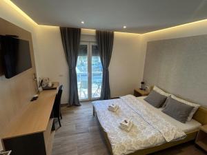 a hotel room with a bed and a television at Villa Ponte in Pančevo